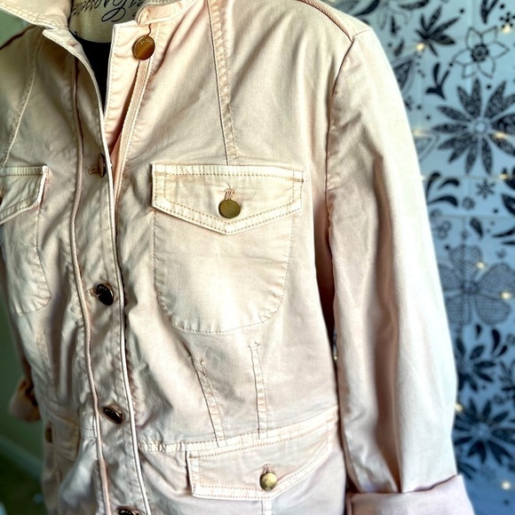 Chico’s pale pink safari style jacket with roll up sleeves and gold buttons - Picture 4 of 8
